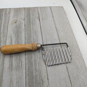 Vintage Crinkle Wavy Cutter Vegetable Potato Stainless Steel Slicer Brown Wood